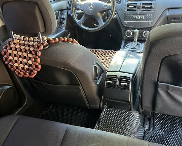 Сірий Мерседес Ц-Клас, об'ємом двигуна 2.2 л та пробігом 370 тис. км за 7999 $, фото 7 на Automoto.ua