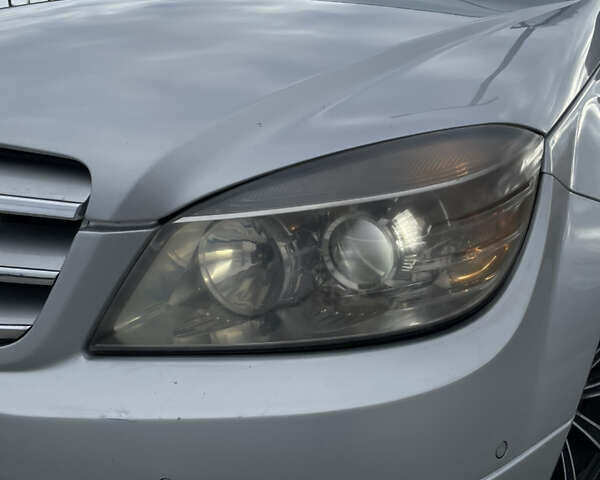 Сірий Мерседес Ц-Клас, об'ємом двигуна 2.15 л та пробігом 310 тис. км за 7950 $, фото 4 на Automoto.ua