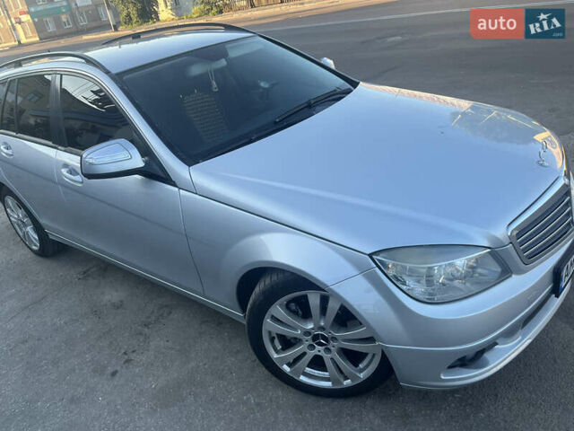 Сірий Мерседес Ц-Клас, об'ємом двигуна 2.2 л та пробігом 370 тис. км за 7999 $, фото 1 на Automoto.ua