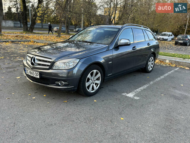 Серый Мерседес Ц-Класс, объемом двигателя 2.15 л и пробегом 240 тыс. км за 8900 $, фото 2 на Automoto.ua