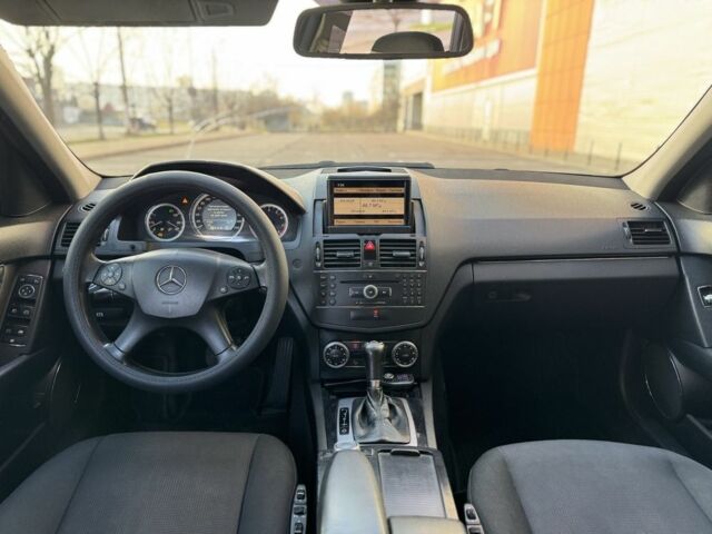 Серый Мерседес Ц-Класс, объемом двигателя 2.5 л и пробегом 315 тыс. км за 7000 $, фото 7 на Automoto.ua