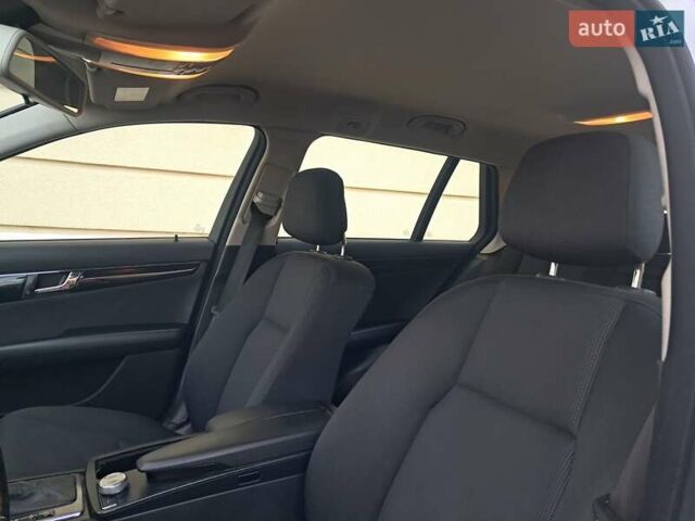 Серый Мерседес Ц-Класс, объемом двигателя 2.2 л и пробегом 357 тыс. км за 8250 $, фото 59 на Automoto.ua