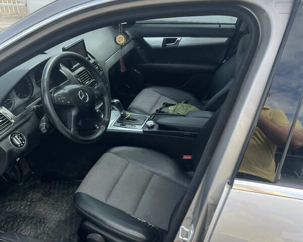 Серый Мерседес Ц-Класс, объемом двигателя 2.15 л и пробегом 311 тыс. км за 8500 $, фото 9 на Automoto.ua