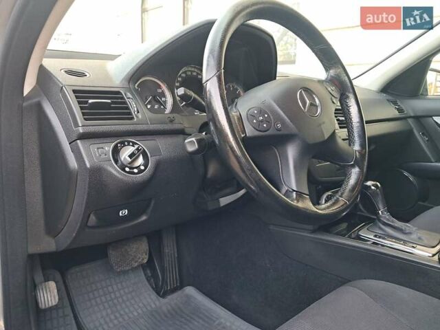 Серый Мерседес Ц-Класс, объемом двигателя 2.2 л и пробегом 357 тыс. км за 8250 $, фото 60 на Automoto.ua