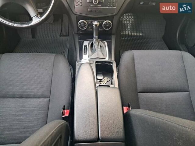 Серый Мерседес Ц-Класс, объемом двигателя 2.2 л и пробегом 357 тыс. км за 8250 $, фото 64 на Automoto.ua