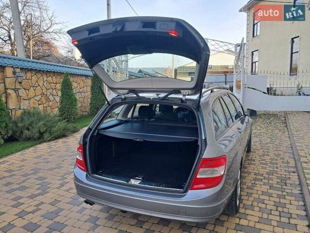 Серый Мерседес Ц-Класс, объемом двигателя 2.2 л и пробегом 357 тыс. км за 8250 $, фото 39 на Automoto.ua