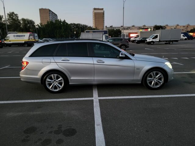 Серый Мерседес Ц-Класс, объемом двигателя 2.1 л и пробегом 410 тыс. км за 8200 $, фото 5 на Automoto.ua