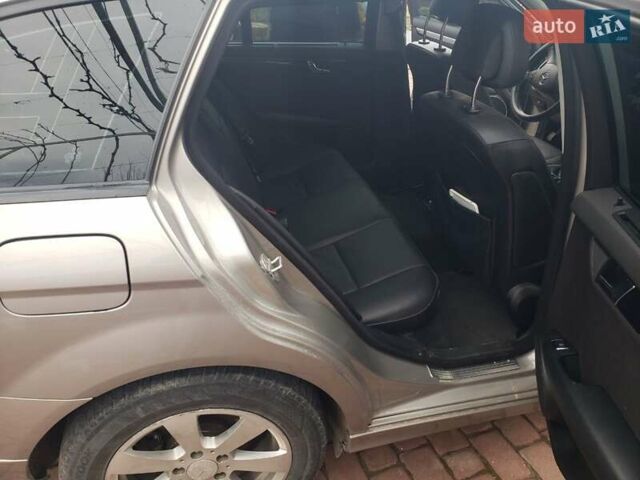 Сірий Мерседес Ц-Клас, об'ємом двигуна 2.15 л та пробігом 250 тис. км за 8500 $, фото 3 на Automoto.ua