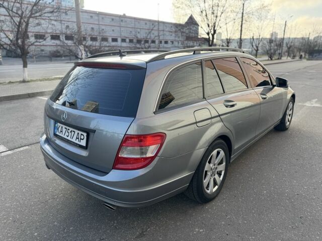 Серый Мерседес Ц-Класс, объемом двигателя 2.5 л и пробегом 315 тыс. км за 7000 $, фото 3 на Automoto.ua