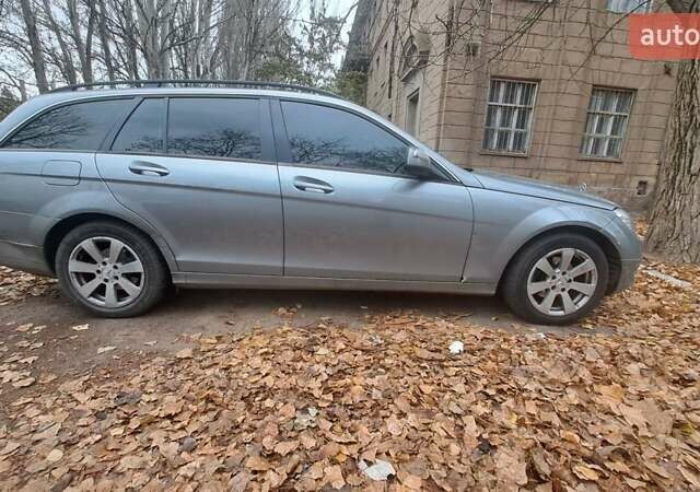 Серый Мерседес Ц-Класс, объемом двигателя 2.15 л и пробегом 280 тыс. км за 6800 $, фото 3 на Automoto.ua