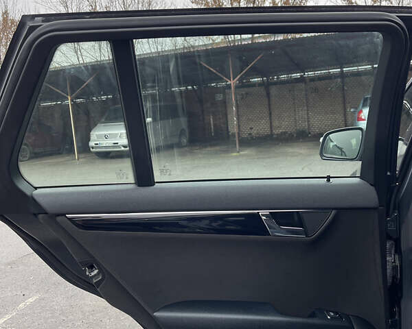 Серый Мерседес Ц-Класс, объемом двигателя 1.8 л и пробегом 244 тыс. км за 7899 $, фото 24 на Automoto.ua