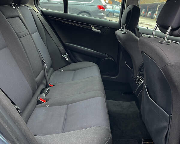 Серый Мерседес Ц-Класс, объемом двигателя 1.8 л и пробегом 244 тыс. км за 7899 $, фото 17 на Automoto.ua