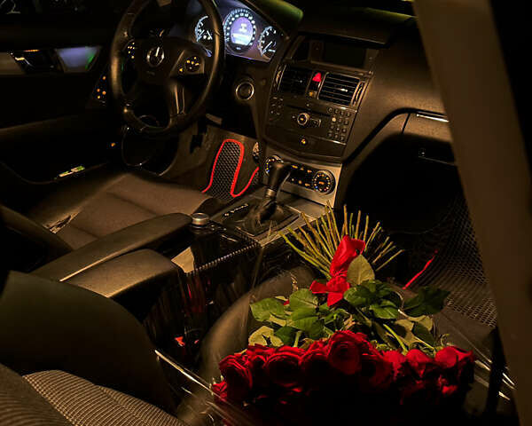 Сірий Мерседес Ц-Клас, об'ємом двигуна 2.15 л та пробігом 310 тис. км за 7950 $, фото 18 на Automoto.ua