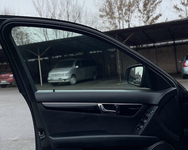 Серый Мерседес Ц-Класс, объемом двигателя 1.8 л и пробегом 244 тыс. км за 7899 $, фото 22 на Automoto.ua