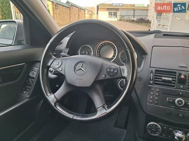 Серый Мерседес Ц-Класс, объемом двигателя 2.2 л и пробегом 357 тыс. км за 8250 $, фото 66 на Automoto.ua