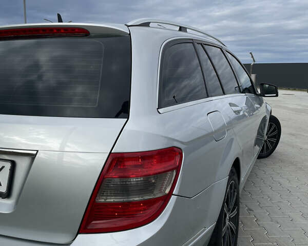 Сірий Мерседес Ц-Клас, об'ємом двигуна 2.15 л та пробігом 310 тис. км за 7950 $, фото 8 на Automoto.ua