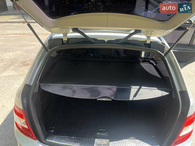 Сірий Мерседес Ц-Клас, об'ємом двигуна 2.2 л та пробігом 370 тис. км за 7999 $, фото 4 на Automoto.ua