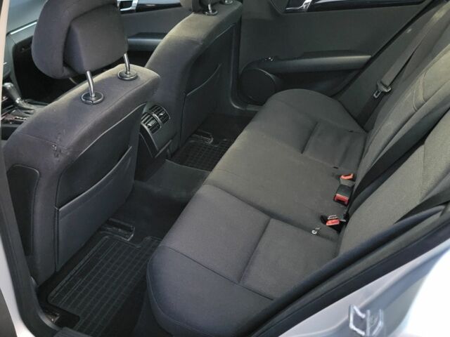 Серый Мерседес Ц-Класс, объемом двигателя 2.1 л и пробегом 410 тыс. км за 8200 $, фото 9 на Automoto.ua