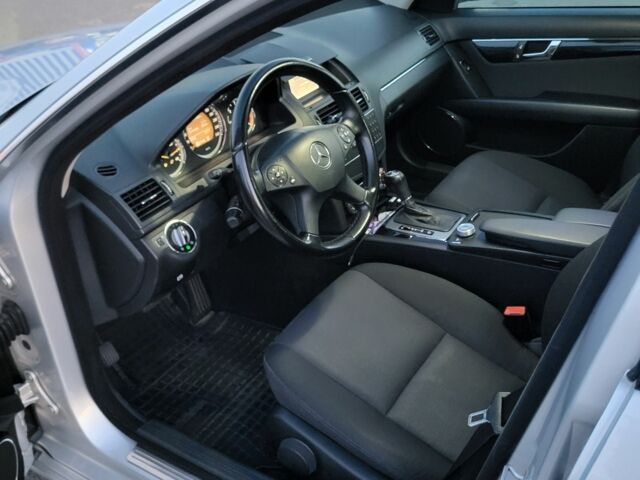 Серый Мерседес Ц-Класс, объемом двигателя 2.1 л и пробегом 410 тыс. км за 8200 $, фото 8 на Automoto.ua