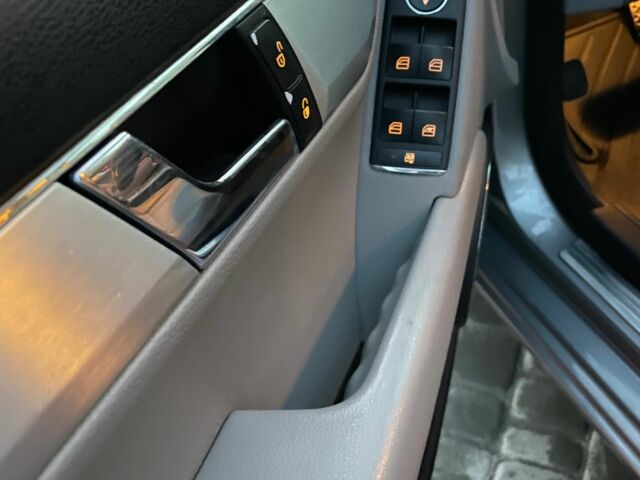 Серый Мерседес Ц-Класс, объемом двигателя 1.8 л и пробегом 245 тыс. км за 7699 $, фото 12 на Automoto.ua