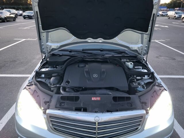 Серый Мерседес Ц-Класс, объемом двигателя 2.1 л и пробегом 410 тыс. км за 8200 $, фото 14 на Automoto.ua