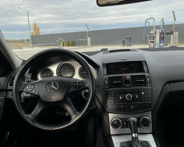 Сірий Мерседес Ц-Клас, об'ємом двигуна 2.15 л та пробігом 310 тис. км за 7950 $, фото 14 на Automoto.ua