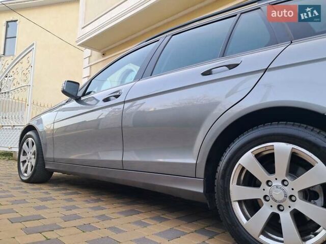 Серый Мерседес Ц-Класс, объемом двигателя 2.2 л и пробегом 357 тыс. км за 8250 $, фото 30 на Automoto.ua