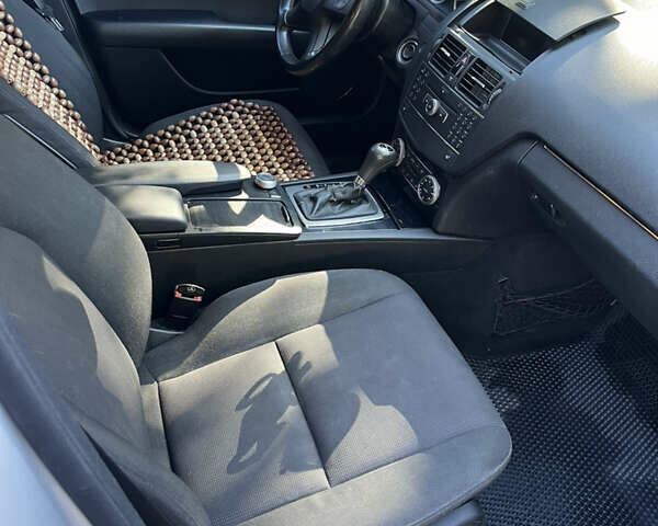 Сірий Мерседес Ц-Клас, об'ємом двигуна 2.2 л та пробігом 370 тис. км за 7999 $, фото 5 на Automoto.ua