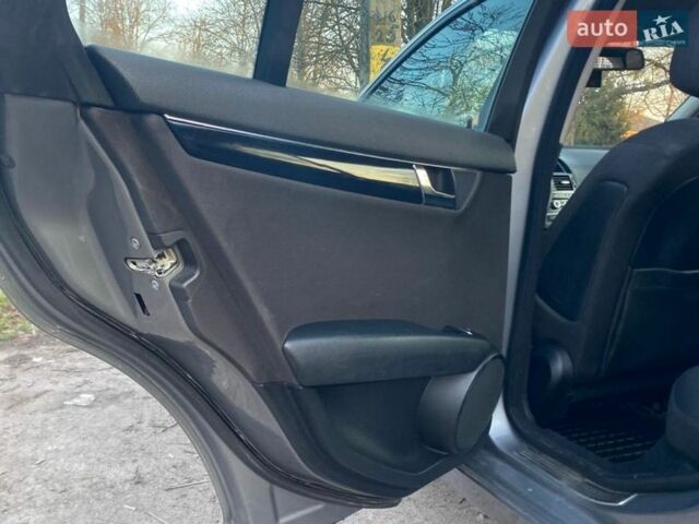 Сірий Мерседес Ц-Клас, об'ємом двигуна 2.1 л та пробігом 309 тис. км за 7250 $, фото 16 на Automoto.ua