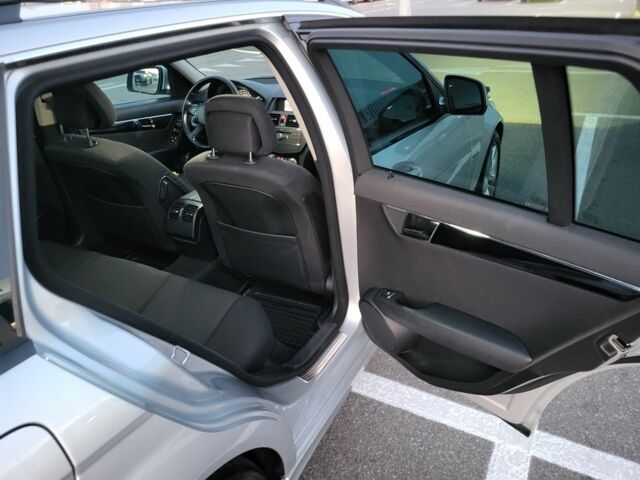 Серый Мерседес Ц-Класс, объемом двигателя 2.1 л и пробегом 410 тыс. км за 8200 $, фото 10 на Automoto.ua