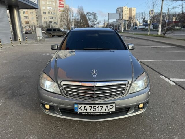 Серый Мерседес Ц-Класс, объемом двигателя 2.5 л и пробегом 315 тыс. км за 7000 $, фото 1 на Automoto.ua