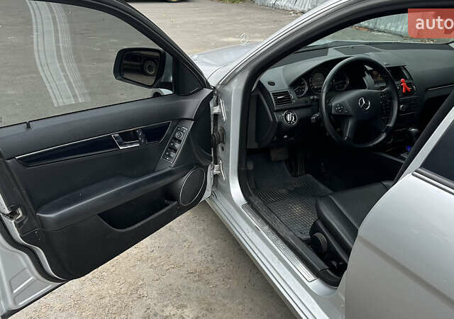Серый Мерседес Ц-Класс, объемом двигателя 2.15 л и пробегом 333 тыс. км за 7300 $, фото 12 на Automoto.ua