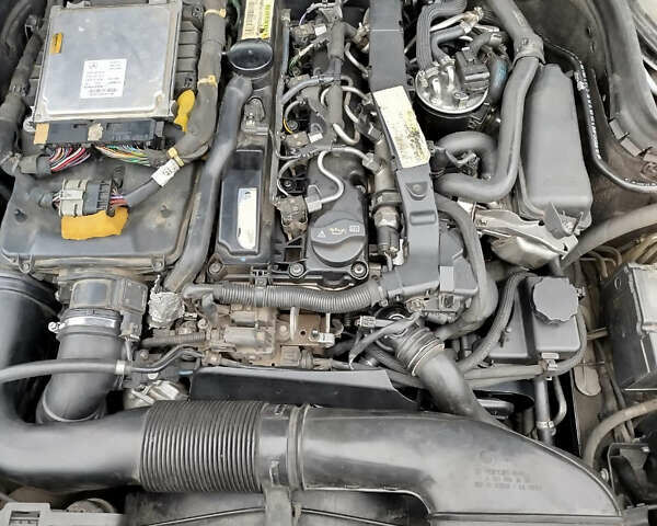 Сірий Мерседес Ц-Клас, об'ємом двигуна 2.14 л та пробігом 280 тис. км за 9000 $, фото 11 на Automoto.ua