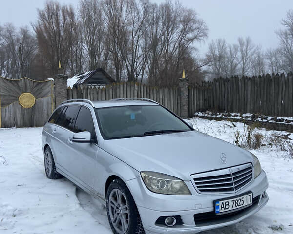 Серый Мерседес Ц-Класс, объемом двигателя 2.2 л и пробегом 300 тыс. км за 7500 $, фото 1 на Automoto.ua