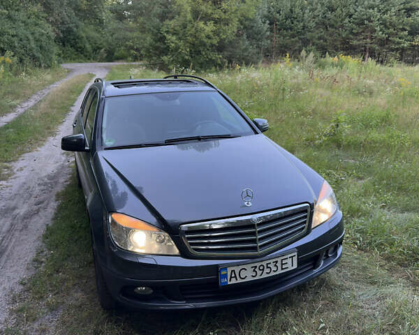 Серый Мерседес Ц-Класс, объемом двигателя 2.14 л и пробегом 310 тыс. км за 8000 $, фото 1 на Automoto.ua