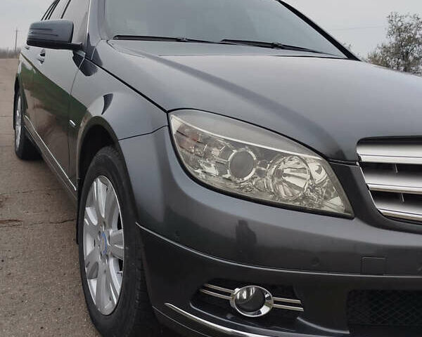 Сірий Мерседес Ц-Клас, об'ємом двигуна 2.14 л та пробігом 280 тис. км за 9000 $, фото 2 на Automoto.ua
