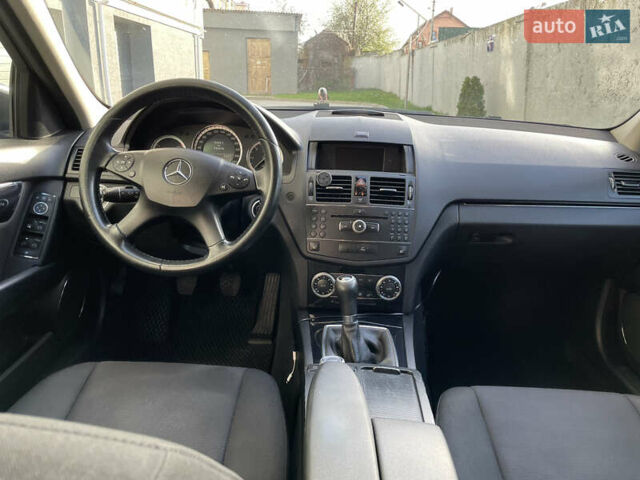 Сірий Мерседес Ц-Клас, об'ємом двигуна 2.15 л та пробігом 430 тис. км за 7700 $, фото 5 на Automoto.ua