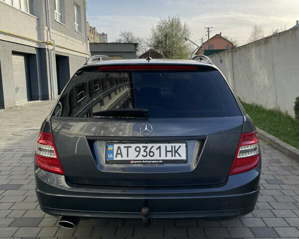 Сірий Мерседес Ц-Клас, об'ємом двигуна 2.15 л та пробігом 430 тис. км за 7700 $, фото 2 на Automoto.ua