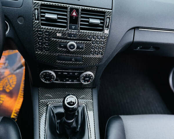 Серый Мерседес Ц-Класс, объемом двигателя 2.2 л и пробегом 304 тыс. км за 8700 $, фото 42 на Automoto.ua