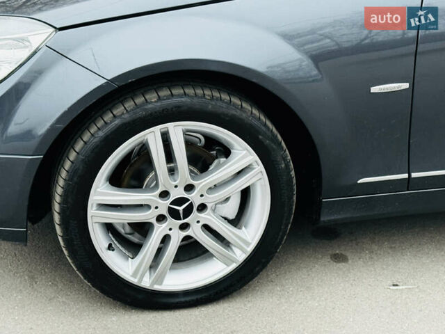 Серый Мерседес Ц-Класс, объемом двигателя 2.2 л и пробегом 304 тыс. км за 8700 $, фото 11 на Automoto.ua