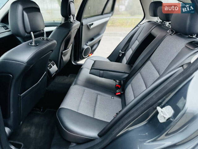 Серый Мерседес Ц-Класс, объемом двигателя 2.2 л и пробегом 304 тыс. км за 8700 $, фото 29 на Automoto.ua