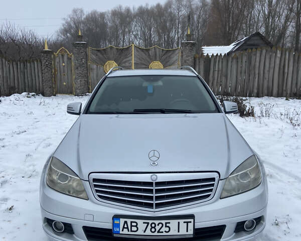 Серый Мерседес Ц-Класс, объемом двигателя 2.2 л и пробегом 300 тыс. км за 7500 $, фото 2 на Automoto.ua