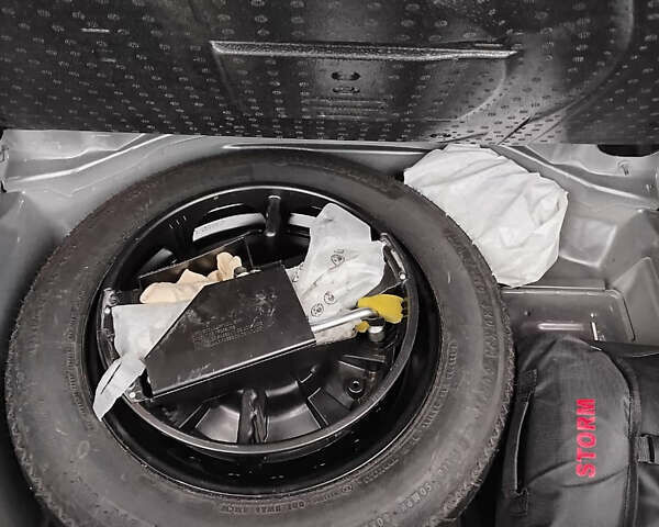 Сірий Мерседес Ц-Клас, об'ємом двигуна 2.14 л та пробігом 280 тис. км за 9000 $, фото 14 на Automoto.ua