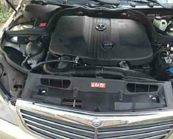 Сірий Мерседес Ц-Клас, об'ємом двигуна 2.2 л та пробігом 300 тис. км за 9500 $, фото 8 на Automoto.ua