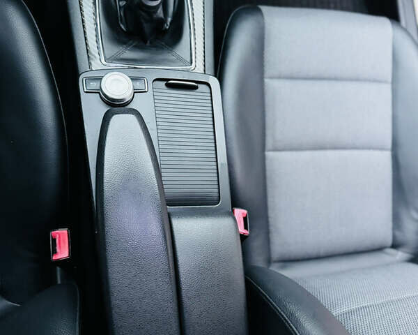 Серый Мерседес Ц-Класс, объемом двигателя 2.2 л и пробегом 304 тыс. км за 8700 $, фото 43 на Automoto.ua