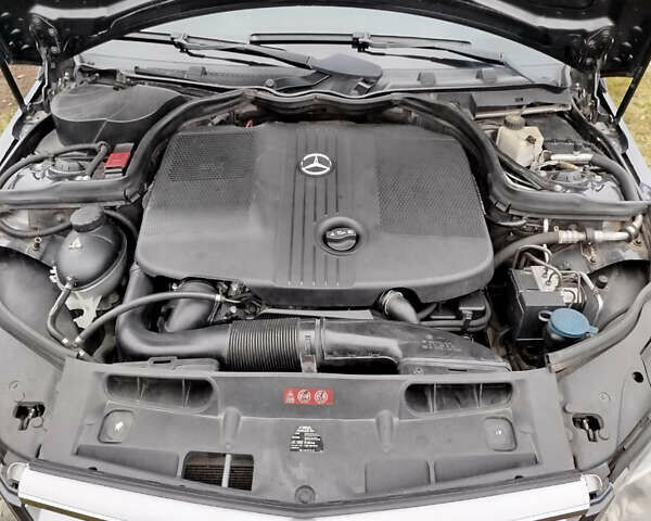 Сірий Мерседес Ц-Клас, об'ємом двигуна 2.14 л та пробігом 280 тис. км за 9000 $, фото 12 на Automoto.ua