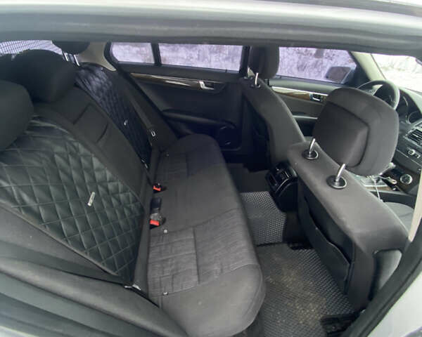 Серый Мерседес Ц-Класс, объемом двигателя 2.2 л и пробегом 300 тыс. км за 7500 $, фото 8 на Automoto.ua