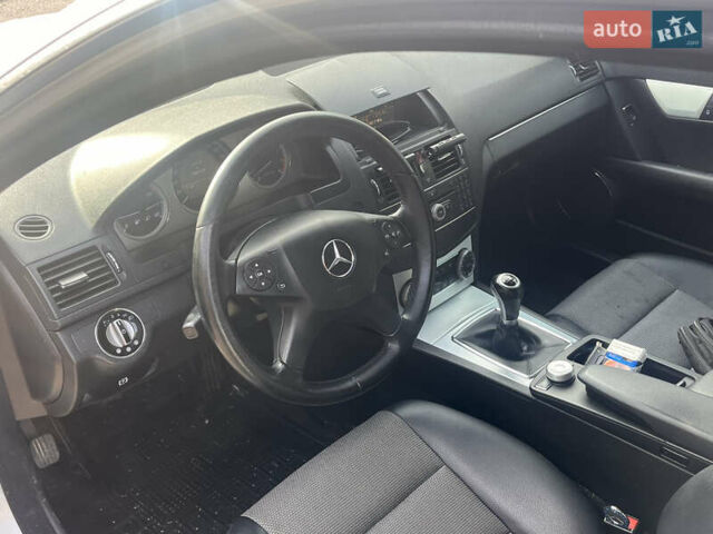 Серый Мерседес Ц-Класс, объемом двигателя 1.6 л и пробегом 180 тыс. км за 9100 $, фото 7 на Automoto.ua