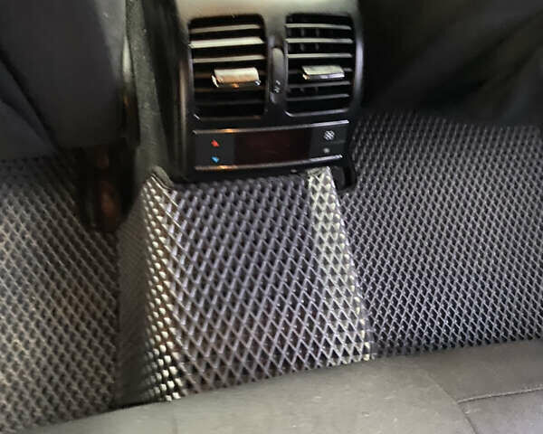 Сірий Мерседес Ц-Клас, об'ємом двигуна 2.2 л та пробігом 276 тис. км за 7700 $, фото 10 на Automoto.ua