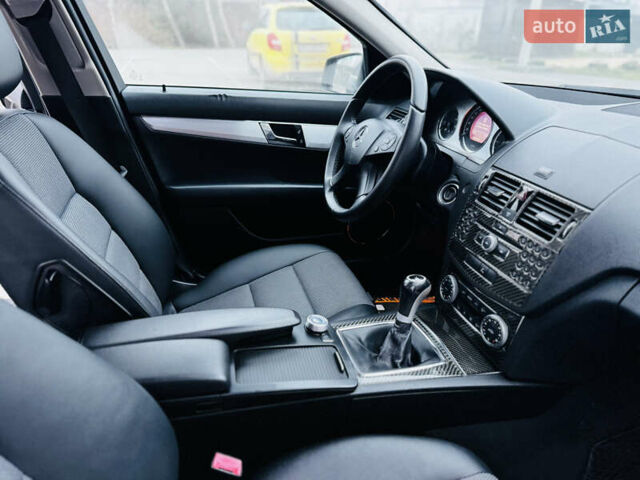 Серый Мерседес Ц-Класс, объемом двигателя 2.2 л и пробегом 304 тыс. км за 8700 $, фото 35 на Automoto.ua